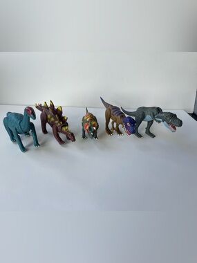 K&M Dinosaurs Lot of 5 2001 In Excellent Used Condition